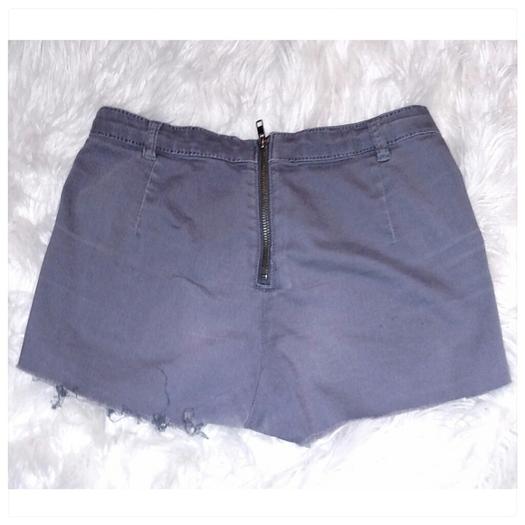 3/$20 H&M HighWaist CutOff Gray Stretch Shorts - Picture 2 of 4